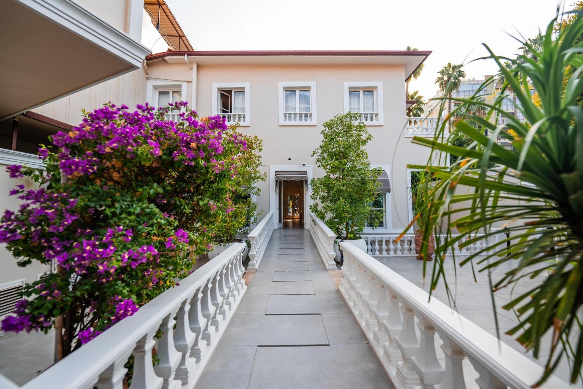 Elegance East Hotel Анталия Екстериор снимка